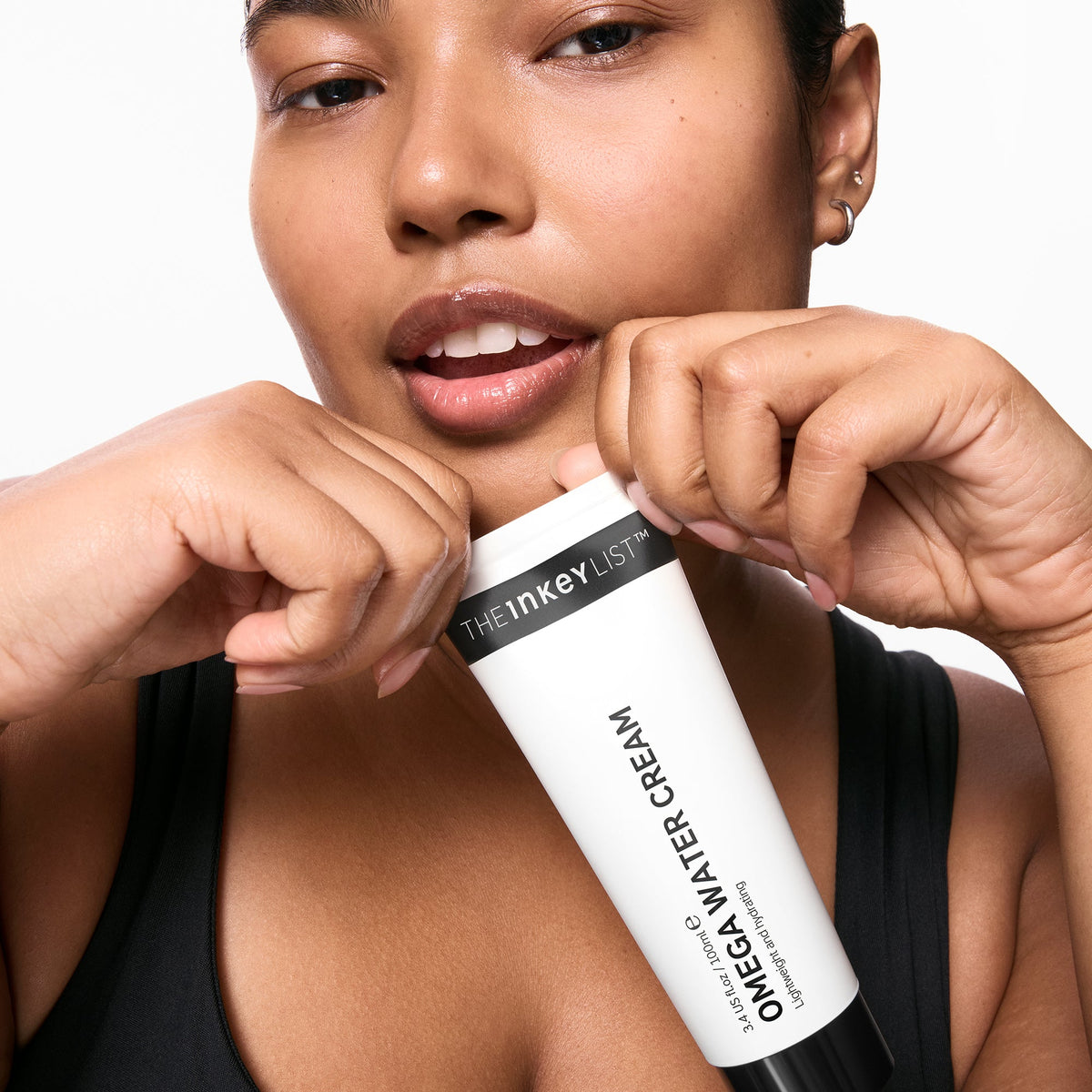 supersize-omega-water-cream-duo-l2 03_KAFFYA_07_HOLDING_OMEGA_SUPERSIZE_001.jpg