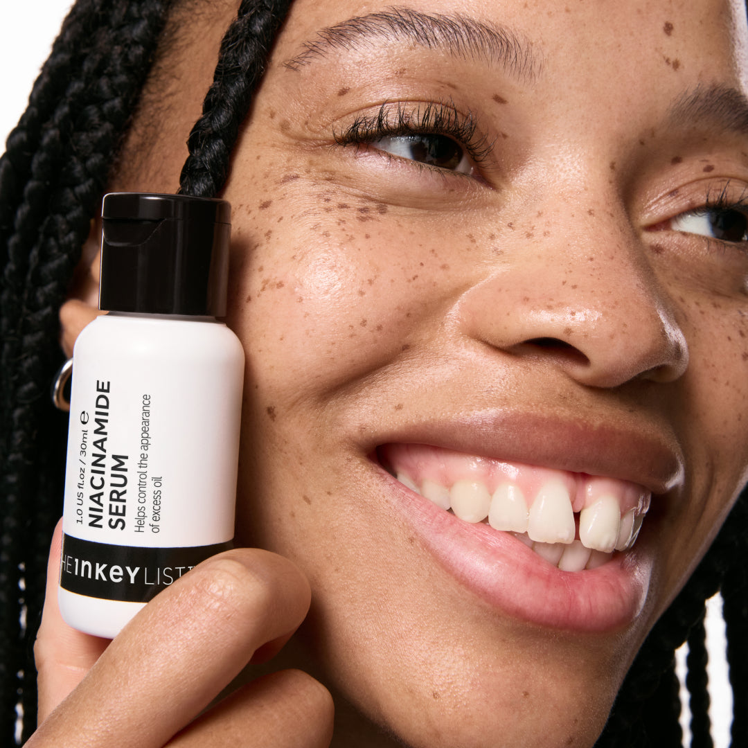 10-niacinamide-serum-z5 Model01_d6be0920-41bd-4df2-8281-5a1face2e177.jpg