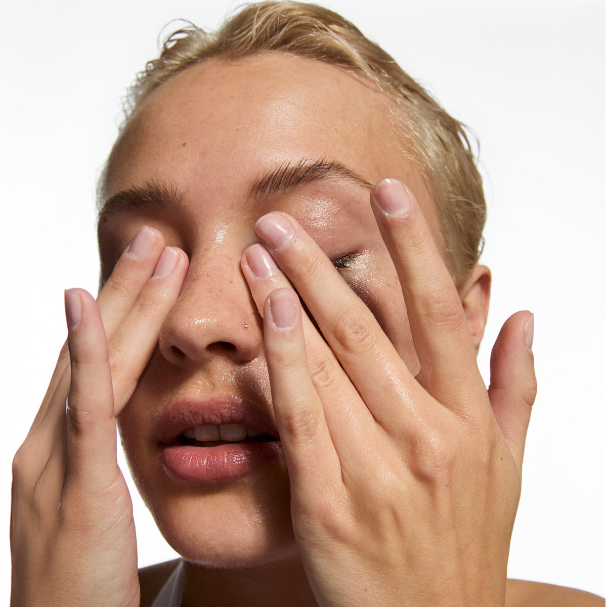 the-bestselling-intro-to-great-skin-t0 MysteryBundle_Model_2000x2000_8c068f88-8954-45a2-bafe-e122a0319042.jpg