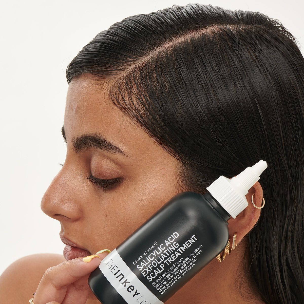 clean-and-healthy-scalp-duo-z3 SallyHAIR_ModelLifestyle_2e55b949-fa6c-43b1-8dc6-497be78c74bb.jpg